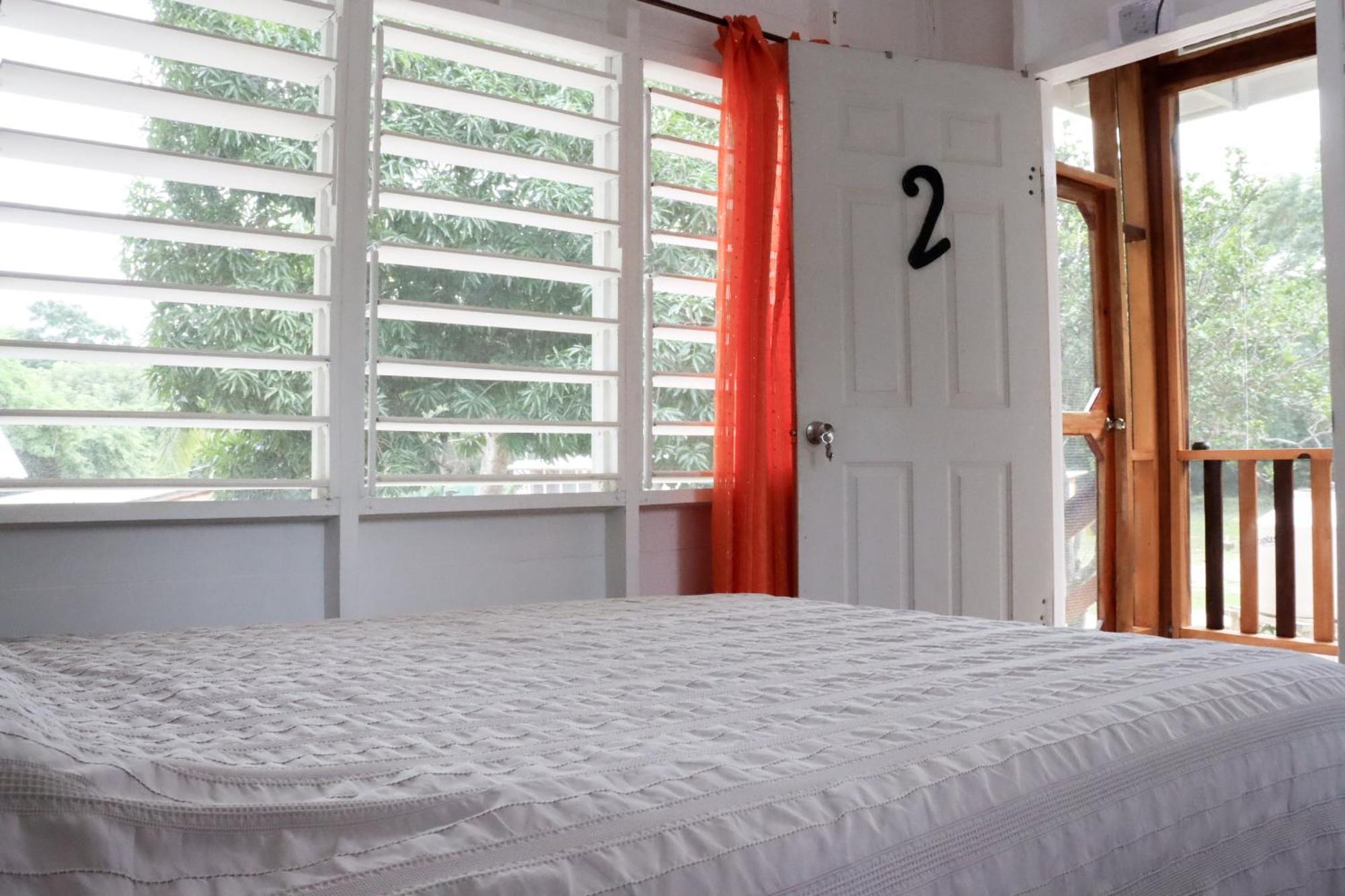 Horse Cottage Sarteneja Bagian luar foto